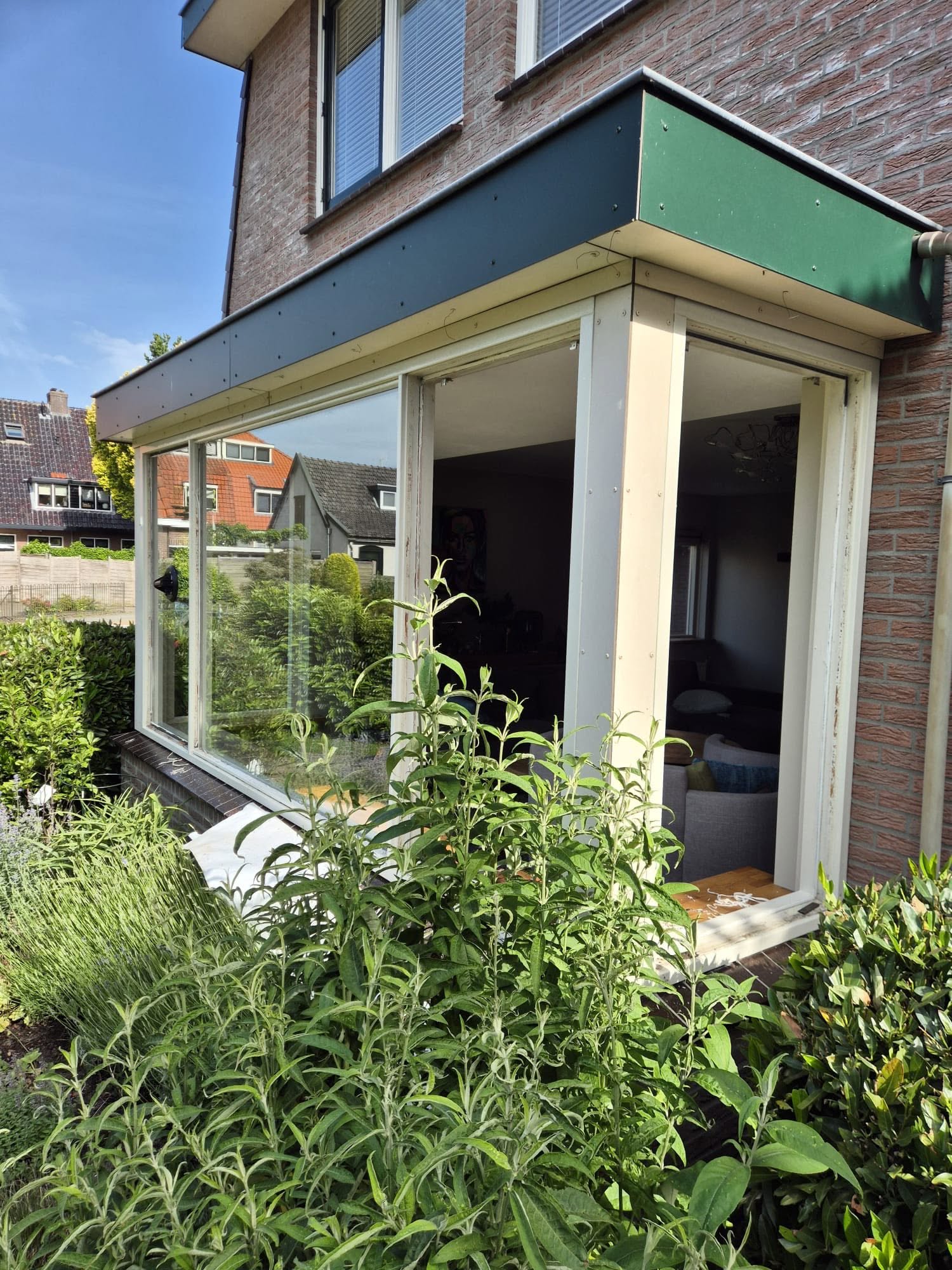 Erker vóór renovatie — Kozijnrenovatie in Soest